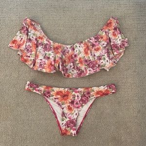 Top and bottom swim suit set